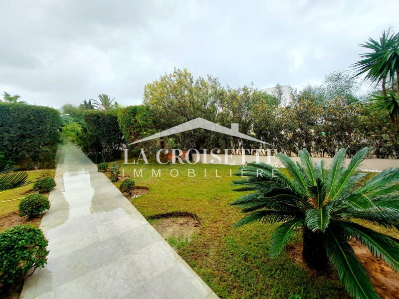 Villa S+5 avec piscine à Gammarth